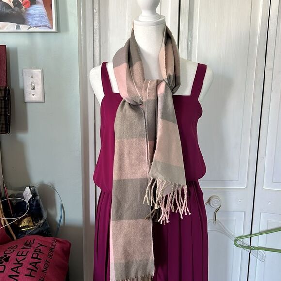 100% Cashmere Pink and Gray Checkered Scarf - Picture 5 of 5